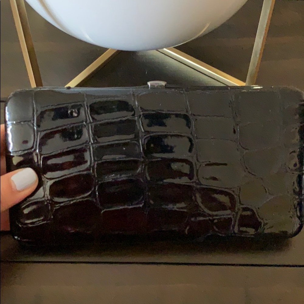 Le chateau wallet clutch